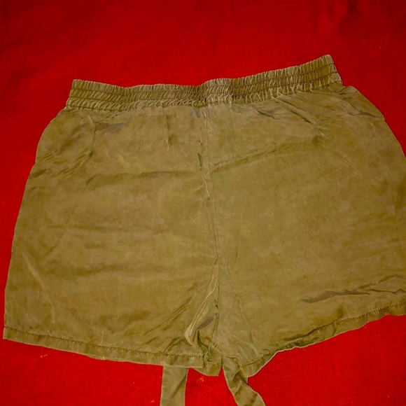 Highwaisted Pull-on shorts size L - Picture 3 of 3